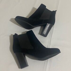 NWOB MICHAEL KORS Black Suede Pull-on Ankle Boots w MK Logo Women's Size 6M